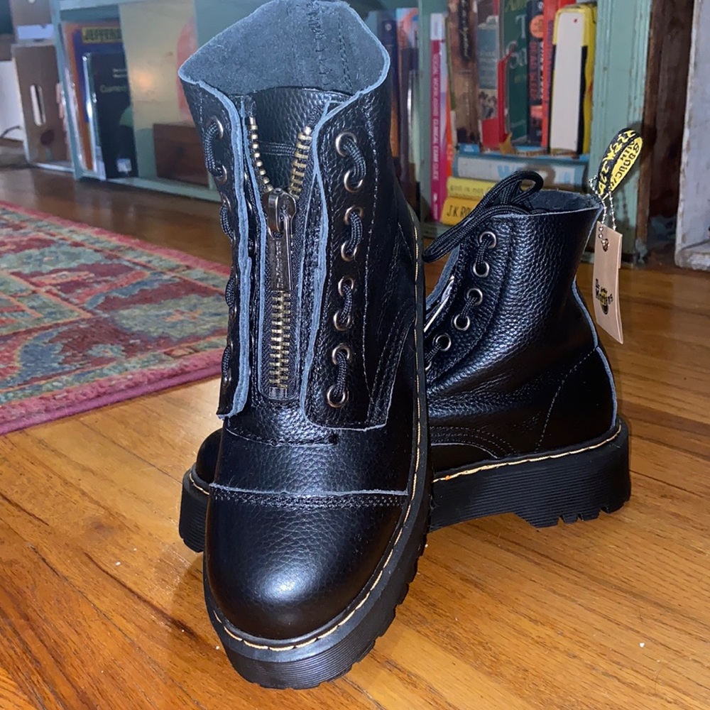 New with tags. No box. Sinclair platform